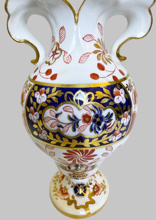 PAIR OF 19TH CENTURY SPODE IMARI PORCELAIN TWIN HANDLED VASES - ADDITIONAL PHOTO 5