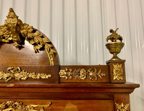 A FRENCH ORMOLUMOUNTED MAHOGANY AND PARQUETRY VITRINEONSTAND - ADDITIONAL PHOTO 4