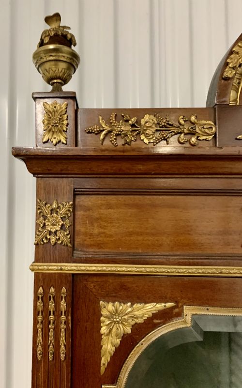 A FRENCH ORMOLUMOUNTED MAHOGANY AND PARQUETRY VITRINEONSTAND - ADDITIONAL PHOTO 6