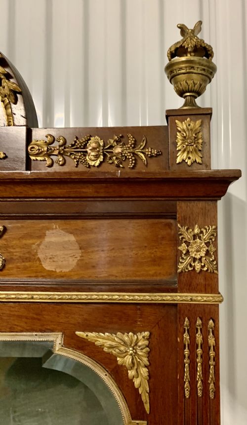 A FRENCH ORMOLUMOUNTED MAHOGANY AND PARQUETRY VITRINEONSTAND - ADDITIONAL PHOTO 7