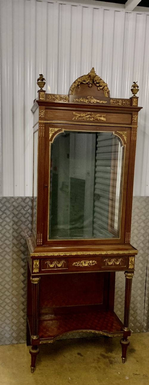 A FRENCH ORMOLUMOUNTED MAHOGANY AND PARQUETRY VITRINEONSTAND - ADDITIONAL PHOTO 8