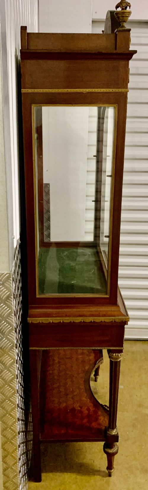 A FRENCH ORMOLUMOUNTED MAHOGANY AND PARQUETRY VITRINEONSTAND - ADDITIONAL PHOTO 16