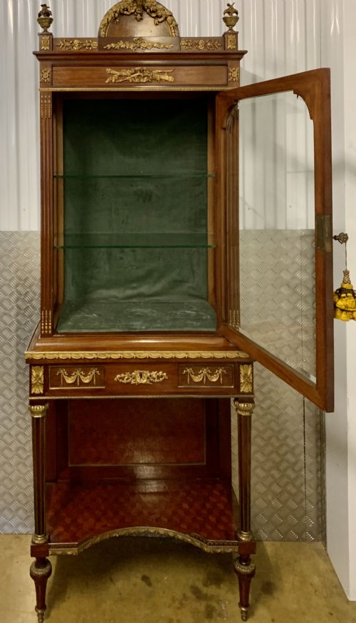 A FRENCH ORMOLUMOUNTED MAHOGANY AND PARQUETRY VITRINEONSTAND - ADDITIONAL PHOTO 18