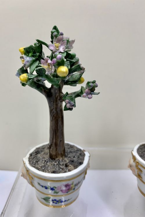 RARE PAIR MEISSEN MARCOLINI LEMON TREES IN TUBS CIRCA 1790 PORCELAIN - ADDITIONAL PHOTO 4