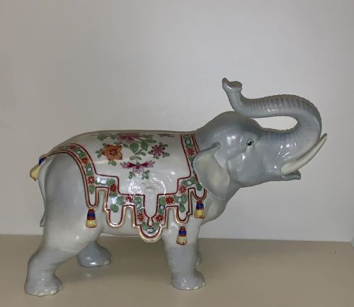 VERY NICE EARLY CARL THIEME DRESDEN PORCELAIN ELEPHANT OF LARGE SIZE - ADDITIONAL PHOTO 1