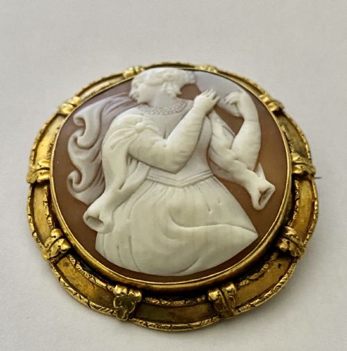 A LARGE HIGH QUALITY VICTORIAN CAMEO BROOCH SUPERB 15CT GOLD FRAME - ADDITIONAL PHOTO 2