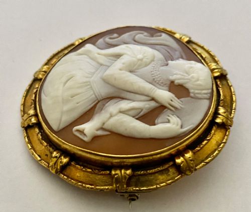 A LARGE HIGH QUALITY VICTORIAN CAMEO BROOCH SUPERB 15CT GOLD FRAME - ADDITIONAL PHOTO 4