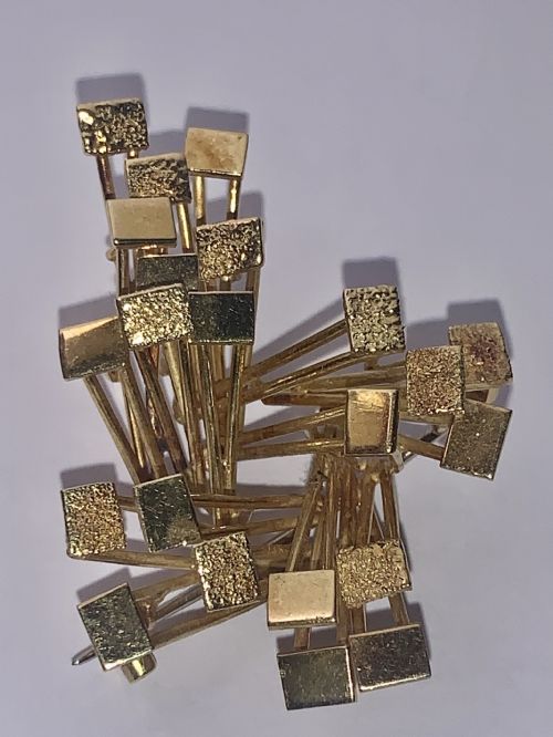 A STYLISH ALAN MARTIN GARD MID CENTURY MODERN 18K GOLD BROOCH 1960'S - ADDITIONAL PHOTO 1