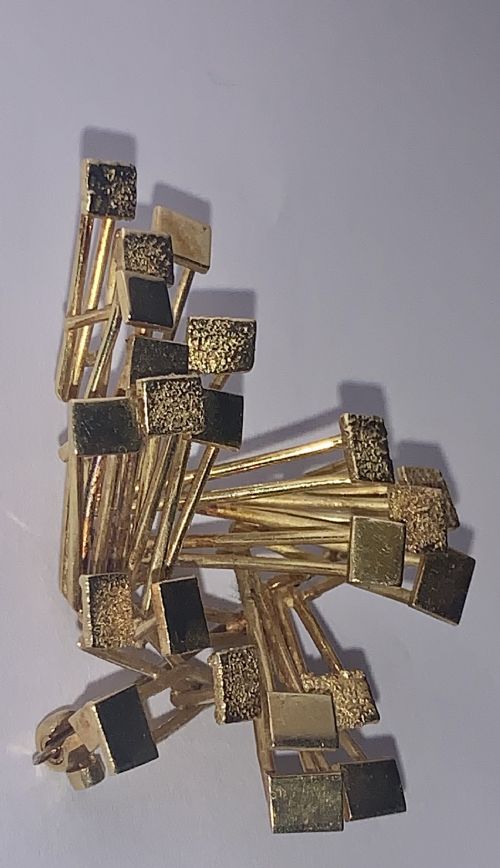 A STYLISH ALAN MARTIN GARD MID CENTURY MODERN 18K GOLD BROOCH 1960'S - ADDITIONAL PHOTO 2