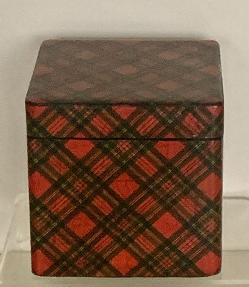 ANTIQUE SCOTTISH STUART TARTANWARE TEA CADDY CIRCA 1860 - ADDITIONAL PHOTO 1