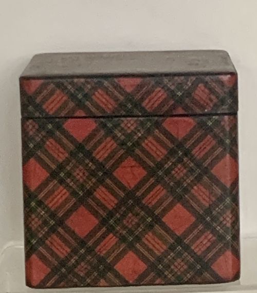ANTIQUE SCOTTISH STUART TARTANWARE TEA CADDY CIRCA 1860 - ADDITIONAL PHOTO 2