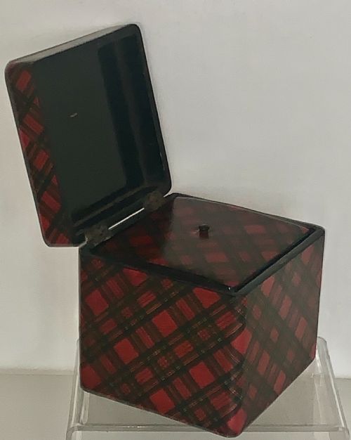 ANTIQUE SCOTTISH STUART TARTANWARE TEA CADDY CIRCA 1860 - ADDITIONAL PHOTO 3