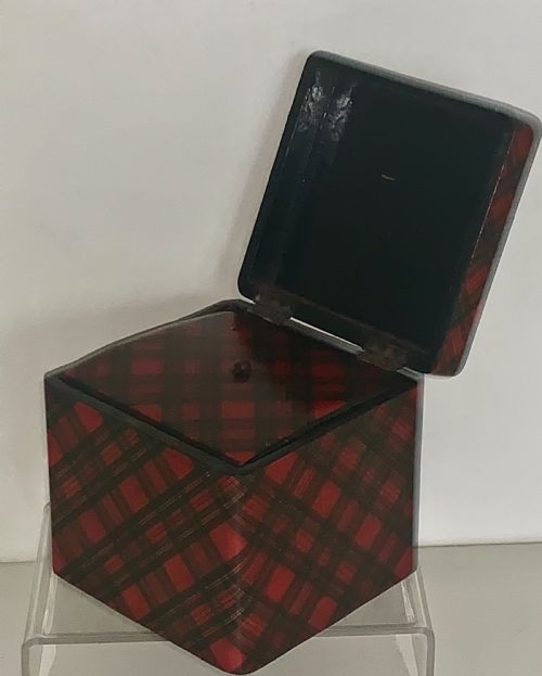 ANTIQUE SCOTTISH STUART TARTANWARE TEA CADDY CIRCA 1860 - ADDITIONAL PHOTO 4