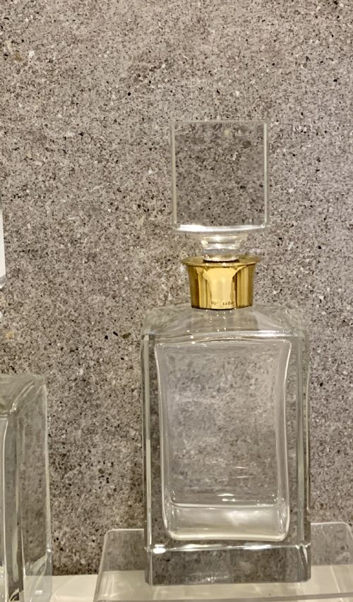 A SUPERB PAIR MAPPIN WEBB MID CENTURY SILVER MOUNTED GLASS SPIRIT DECANTERS - ADDITIONAL PHOTO 5