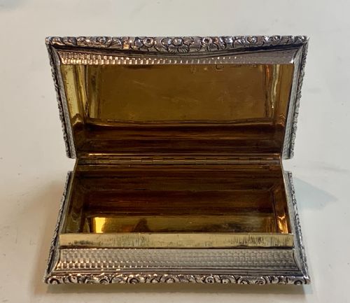 GEORGIAN SOLID STERLING SILVER TABLE SNUFF BOX - ADDITIONAL PHOTO 4