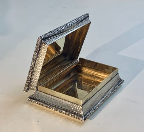 GEORGIAN SOLID STERLING SILVER TABLE SNUFF BOX - ADDITIONAL PHOTO 5