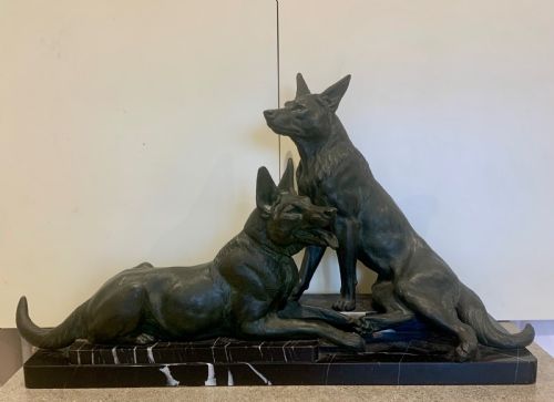 A FINE LARGE ANIMALIER ART DECO SCULPTURE BY LOUISALBERT CARVIN ALSATIAN DOGS - ADDITIONAL PHOTO 1