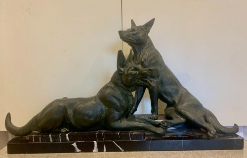 A FINE LARGE ANIMALIER ART DECO SCULPTURE BY LOUISALBERT CARVIN ALSATIAN DOGS - ADDITIONAL PHOTO 2
