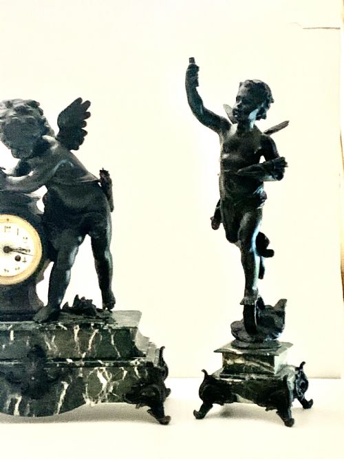 A MONUMENTAL CHERUB CLOCK SET IN BRONZED METAL CIRCA 19TH CENTURY - ADDITIONAL PHOTO 5
