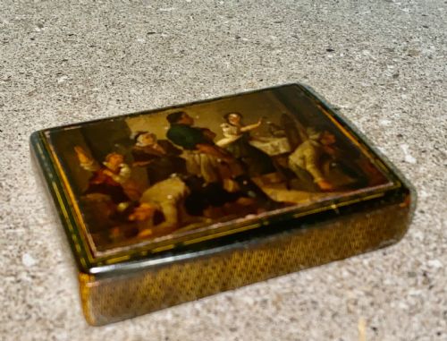 EARLY 19TH CENTURY LARGE HAND PAINTED STOBWASSER TYPE PAPIER MACHE TABLE SNUFF BOX C1820 - ADDITIONAL PHOTO 2
