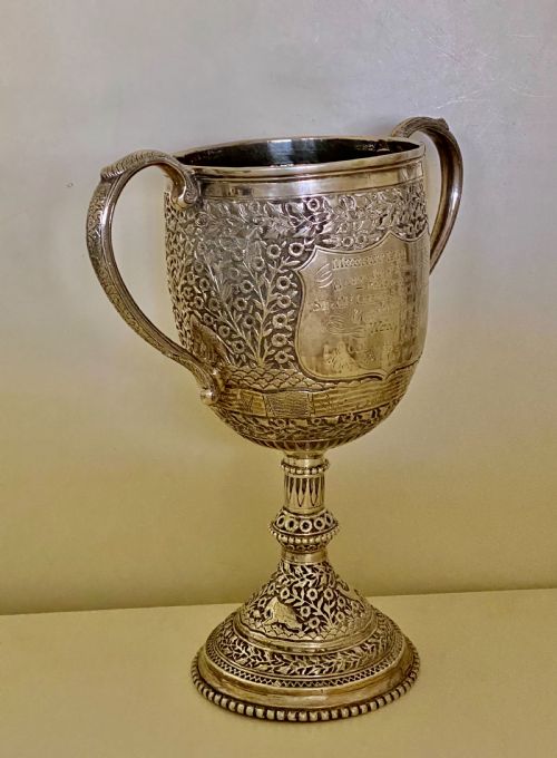 A LARGE ANTIQUE 19TH CENTURY INDIAN KUTCH TROPHY CUP - ADDITIONAL PHOTO 2
