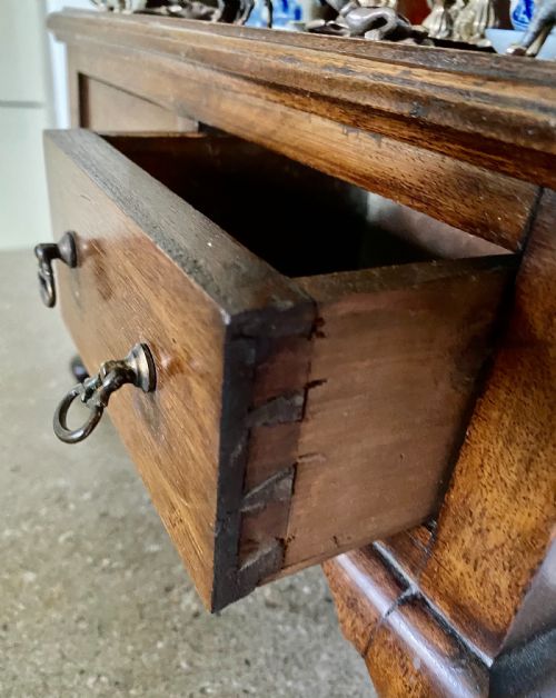ANTIQUE VICTORIAN MAHOGANY VENEERED MINIATURE DRESSER APPRENTICE PIECE - ADDITIONAL PHOTO 8