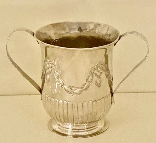 GEORGE III ANTIQUE STERLING SILVER 2 HANDLED PORRINGER CIRCA 1778 - ADDITIONAL PHOTO 1