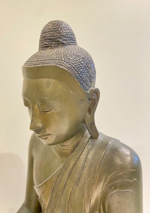 A LARGE ANTIQUE BRONZE MANDALAY BURMESE SEATED BUDDHA CIRCA19TH CENTURY - ADDITIONAL PHOTO 8