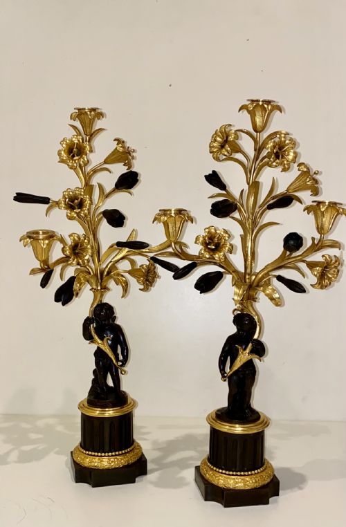 A LARGE FINE PAIR OF FRENCH GILT PATINATED BRONZE ORMOLU 3 LIGHT CHERUB CANDELABRA - ADDITIONAL PHOTO 8
