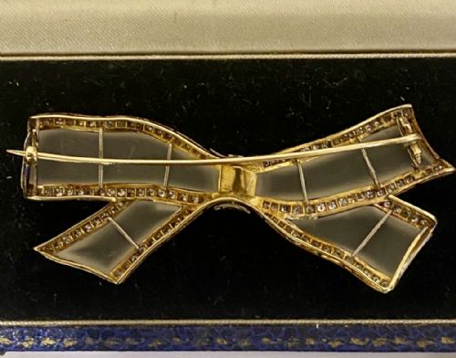A LARGE IMPRESSIVE ROCK CRYSTAL 18K GOLD 3 CARAT DIAMOND BOW BROOCH CIRCA 1920 - ADDITIONAL PHOTO 15
