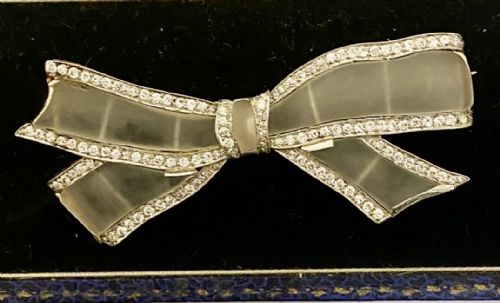 a large impressive rock crystal 18k gold 3 carat diamond bow brooch circa 1920 - CATEGORY: ANTIQUE JEWELLERY - DATED 1920