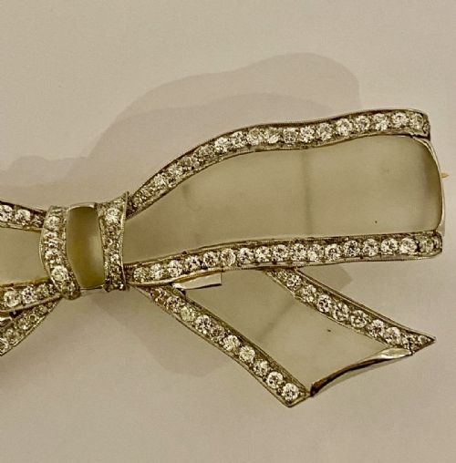 A LARGE IMPRESSIVE ROCK CRYSTAL 18K GOLD 3 CARAT DIAMOND BOW BROOCH CIRCA 1920 - ADDITIONAL PHOTO 17