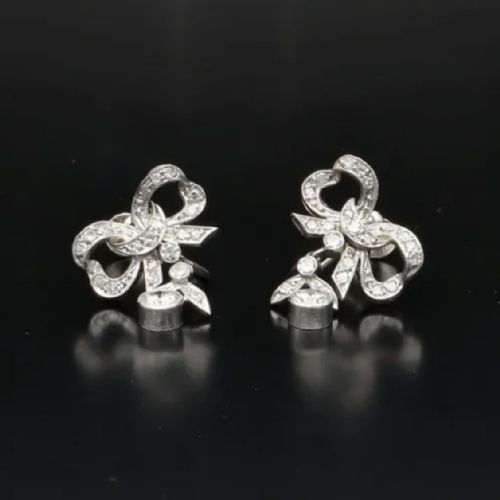 A HIGH QUALITY PAIR OF EDWARDIAN DIAMOND EARRINGS - ADDITIONAL PHOTO 2
