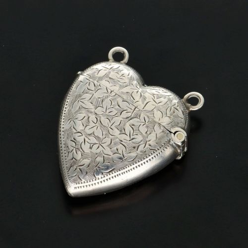 VICTORIAN SILVER HEART SHAPED VESTA CASE - ADDITIONAL PHOTO 4