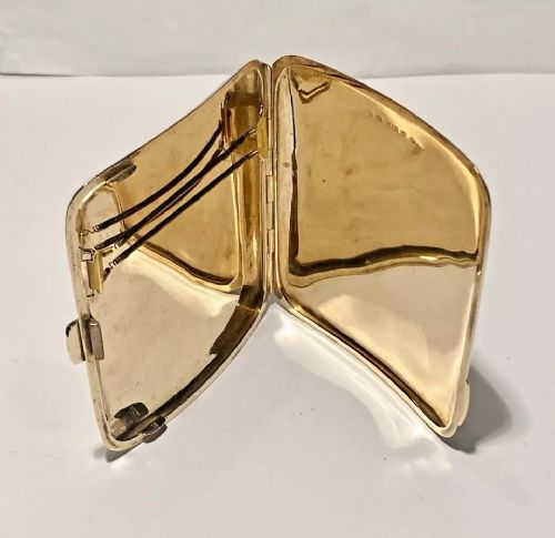 fig 1. A 9ct Gold Engine Turned Cigarette Case by Turner & Simpson B/Ham