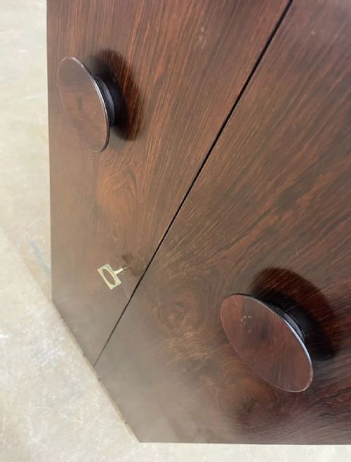 DANISH ROSEWOOD FOLDING BAR CABINET BY JOHANNES ANDERSEN DYRLUND MID CENTURY - ADDITIONAL PHOTO 2