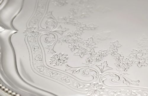 A LARGE SCALLOPED OVAL SOLID SILVER ENGRAVED SERVING TRAY WALKER HALL SHEFFIELD 1907 - ADDITIONAL PHOTO 2