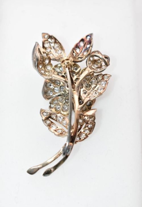 A STYLISH ANTIQUE DIAMOND SPRAY BROOCH SILVER ON GOLD 350CT OLD CUT DIAMONDS CIRCA 1920S - ADDITIONAL PHOTO 4