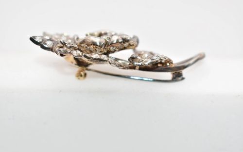 A STYLISH ANTIQUE DIAMOND SPRAY BROOCH SILVER ON GOLD 350CT OLD CUT DIAMONDS CIRCA 1920S - ADDITIONAL PHOTO 5