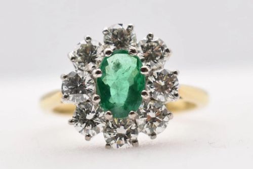 A LARGE VINTAGE ART DECO PERIOD 050 CT EMERALD 2 CT DIAMOND 18 CT GOLD OVAL CLUSTER RING - ADDITIONAL PHOTO 2