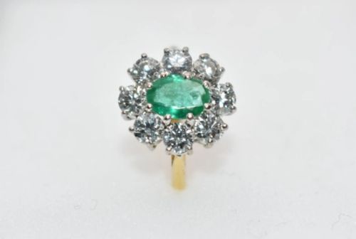 A LARGE VINTAGE ART DECO PERIOD 050 CT EMERALD 2 CT DIAMOND 18 CT GOLD OVAL CLUSTER RING - ADDITIONAL PHOTO 15