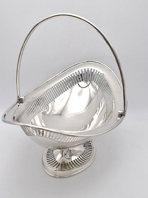 EDWARDIAN SOLID SILVER FRETWORK BASKET BY HAMMOND CREAKE CO SHEFFIELD 1910 - ADDITIONAL PHOTO 1