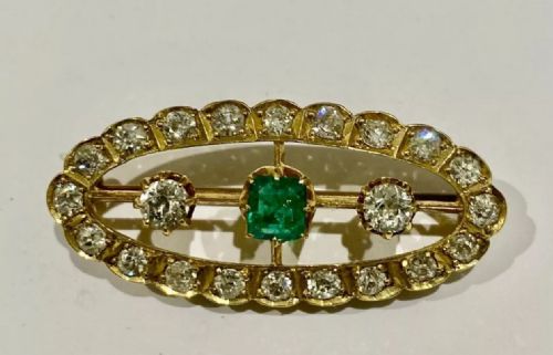 ANTIQUE VICTORIAN 18CT GOLD EMERALD DIAMOND OVAL CLUSTER BROOCH CIRCA 19TH C - ADDITIONAL PHOTO 3