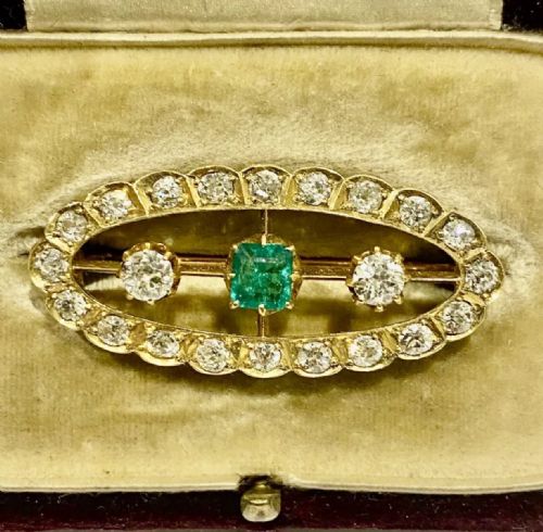 ANTIQUE VICTORIAN 18CT GOLD EMERALD DIAMOND OVAL CLUSTER BROOCH CIRCA 19TH C - ADDITIONAL PHOTO 4