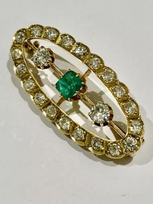 ANTIQUE VICTORIAN 18CT GOLD EMERALD DIAMOND OVAL CLUSTER BROOCH CIRCA 19TH C - ADDITIONAL PHOTO 7