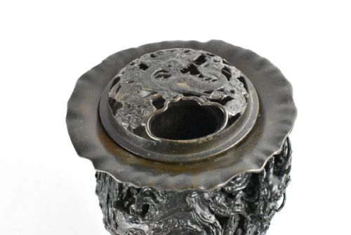 JAPANESE BRONZE DRAGON VASE WITH TWO DRAGON CANDLE HOLDER - ADDITIONAL PHOTO 16