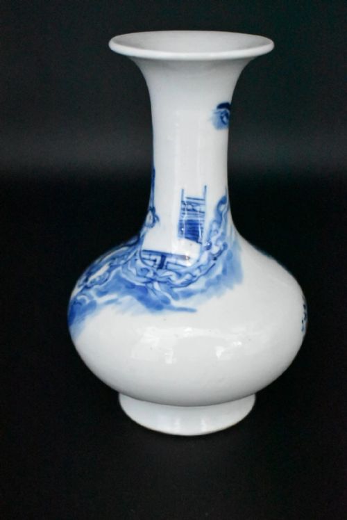 CHINESE BLUE AND WHITE PORCELAIN BOTTLE VASE WITH A FLARING NECK - ADDITIONAL PHOTO 2