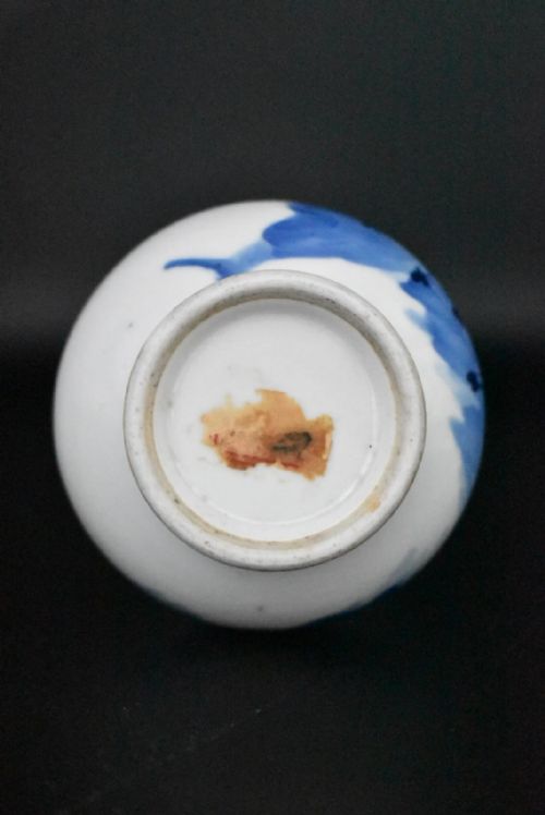 CHINESE BLUE AND WHITE PORCELAIN BOTTLE VASE WITH A FLARING NECK - ADDITIONAL PHOTO 6