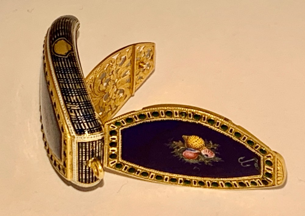A late 18th-century oval gold vinaigrette box with a central royal blue enamel panel decorated with a shell motif and bordered by green stone accents. View X