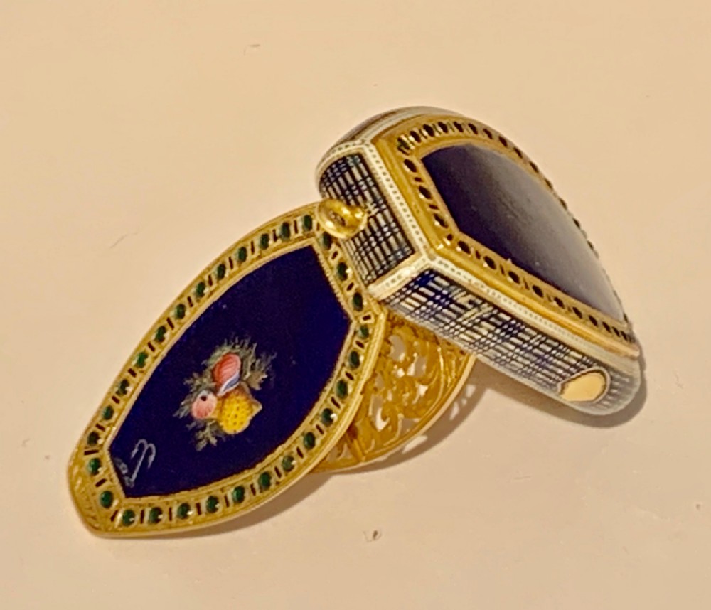 A late 18th-century oval gold vinaigrette box with a central royal blue enamel panel decorated with a shell motif and bordered by green stone accents. View XI